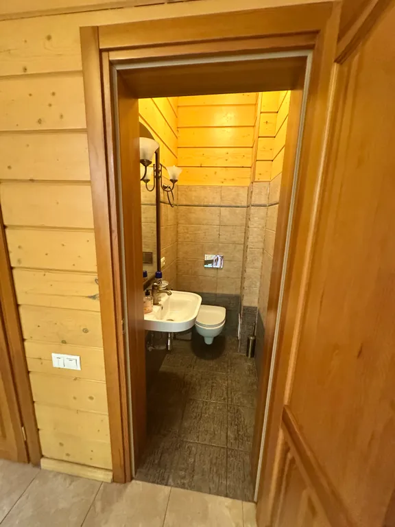 Деревянный дом с приватной территорией