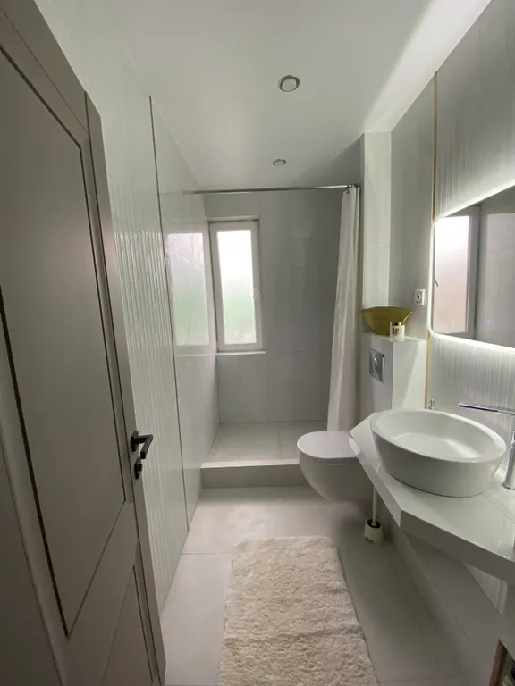 К вашему вниманию классные современные апартаменты с бассейном в доли