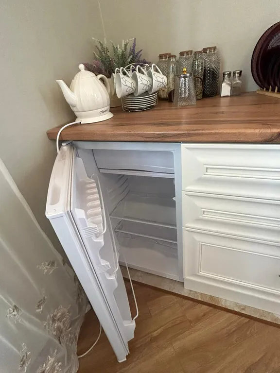 Новый уютный домик в сельской местности из двух комнат для отдыха