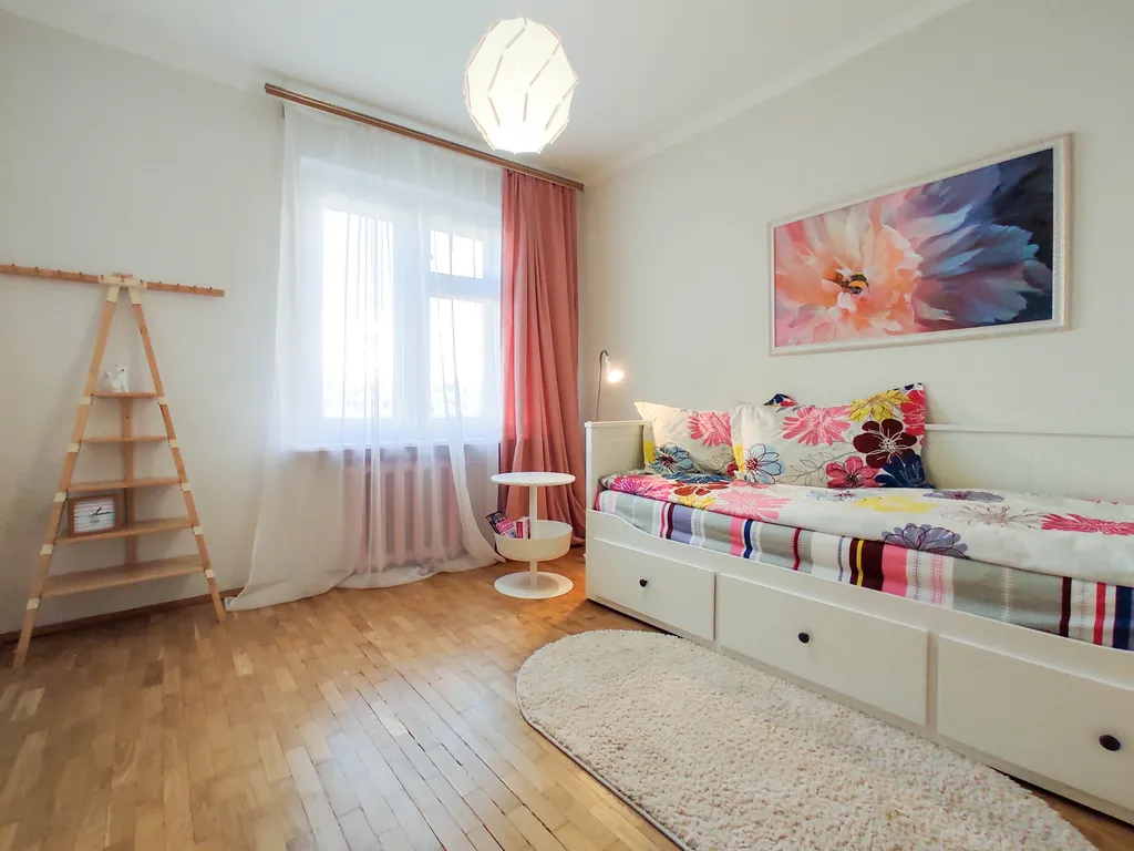 Трёхкомнатная напротив Марий Парка Сеть ЙоХоум