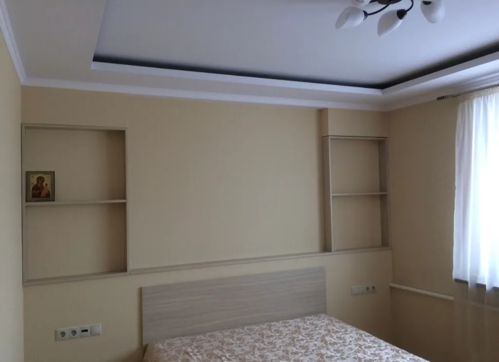 Просторная квартира с большим балконом, в центре города