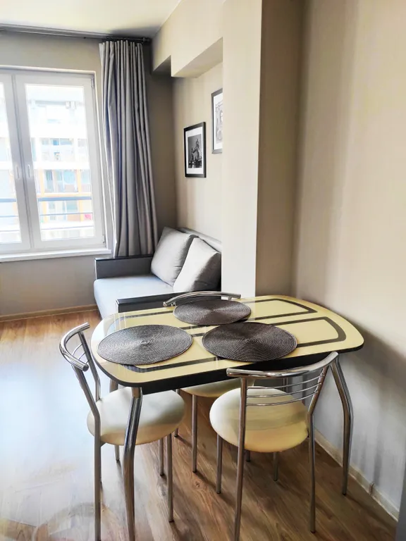 Уютная студия c великoлeпным видoм