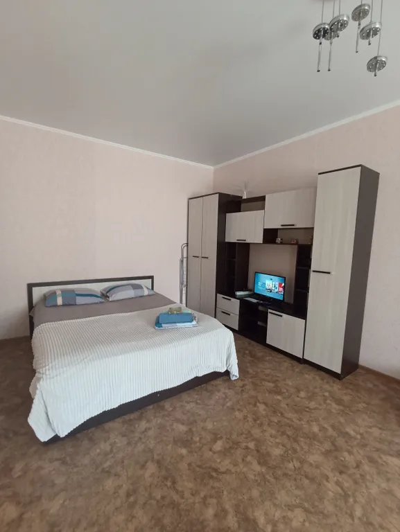 Просторная квартира-студия — аренда посуточно в Омск