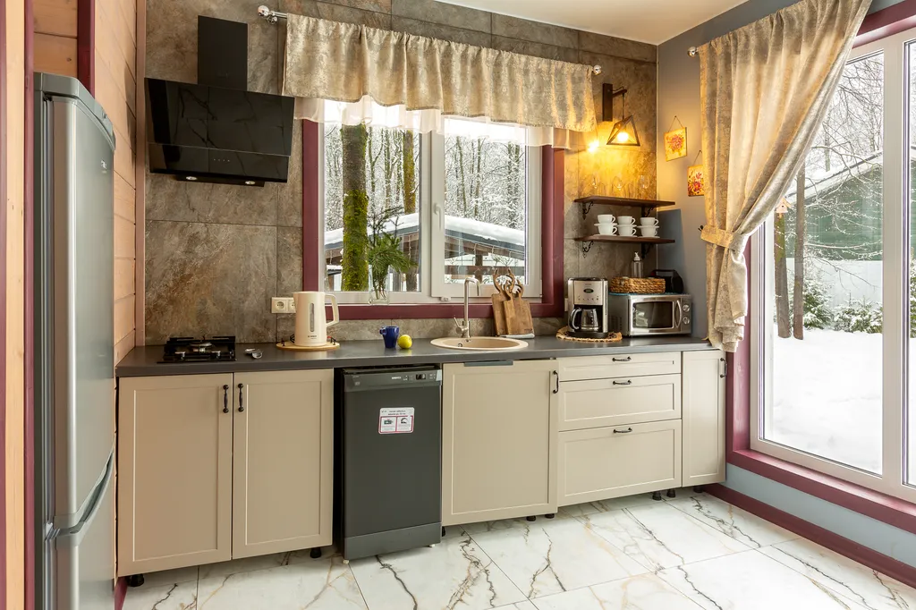 Коттедж Дом с баней и чаном в лесном участке на полуострове Истринского водохр — Логиново