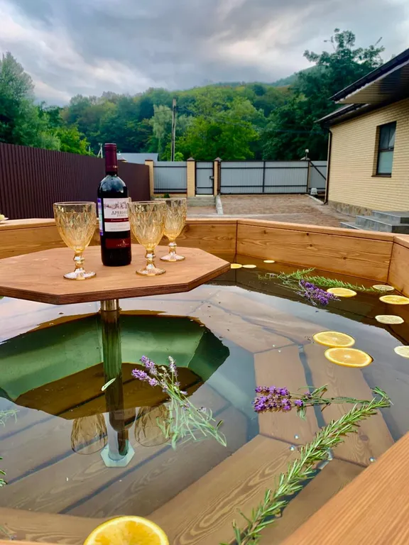 Коттедж Дом с большим бассейном в окружении леса, гор и реки — Горячий Ключ