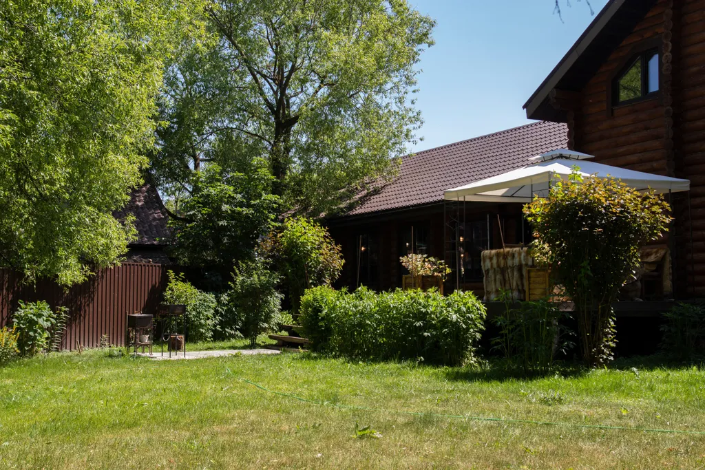 Дом охотника с бассейном для приятного отдыха