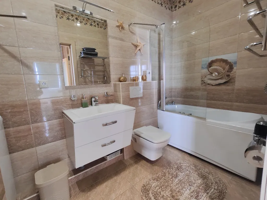 Евродвушка с большое кухней студией с видом на море