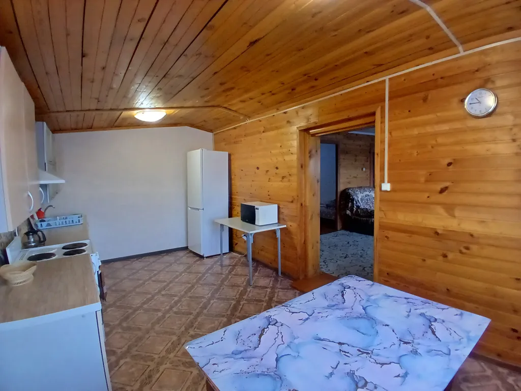 Дом возле гор и леса