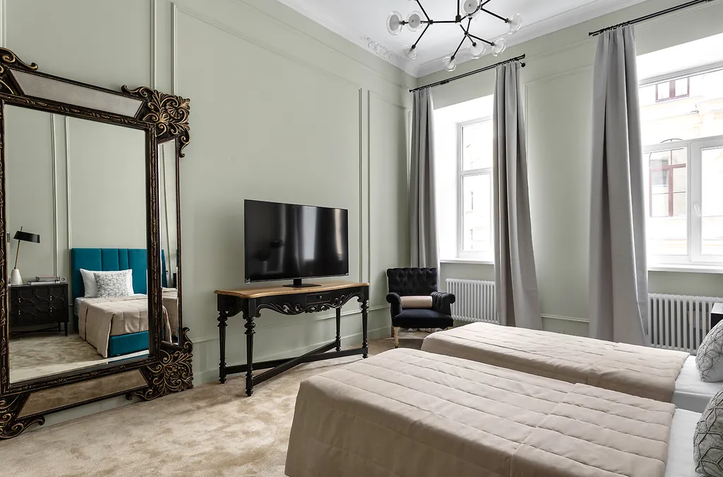 Дизайнеpские апартаменты с балконом