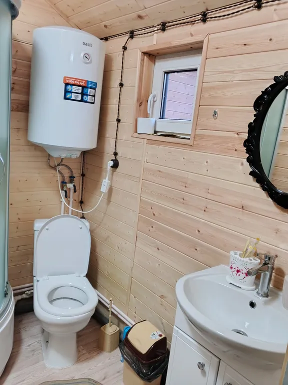 Барнхаус с видом из панорамных окон на красивый пейзаж Домбайских гор