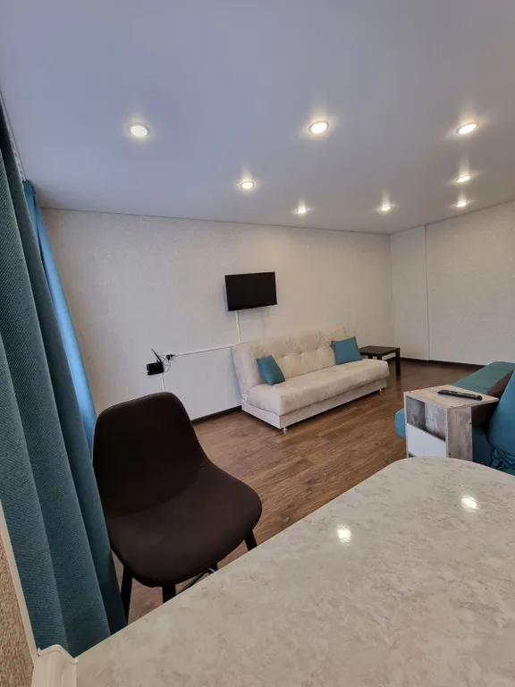 Двухкомнатная уютная квартира — аренда посуточно в Ачинск