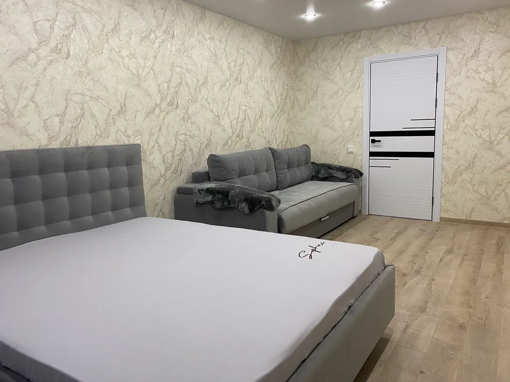 Двухкомнатная квартира на проспект кирова в районе самолет/московское