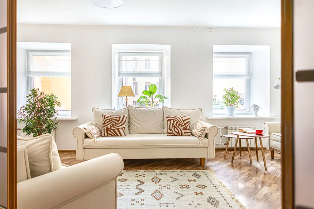 Стильная квартира с тремя спальнями и 2 санузлами у Спаса на Крови