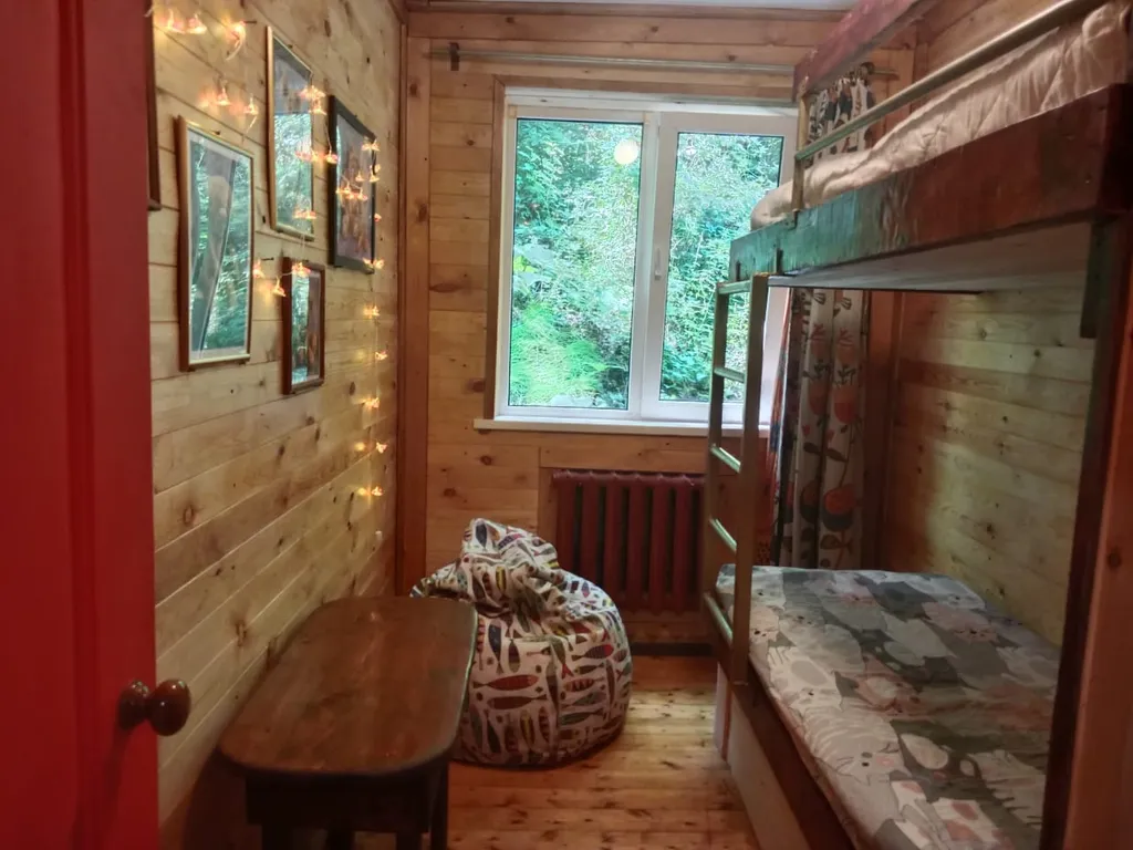 Домик с верандой в лесу