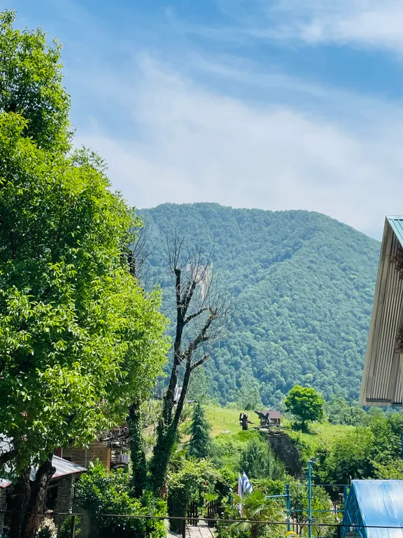 Домик с видом на горы