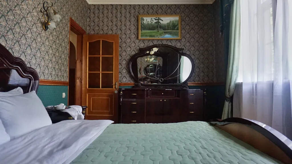 Трешка с изолированными спальнями в центре