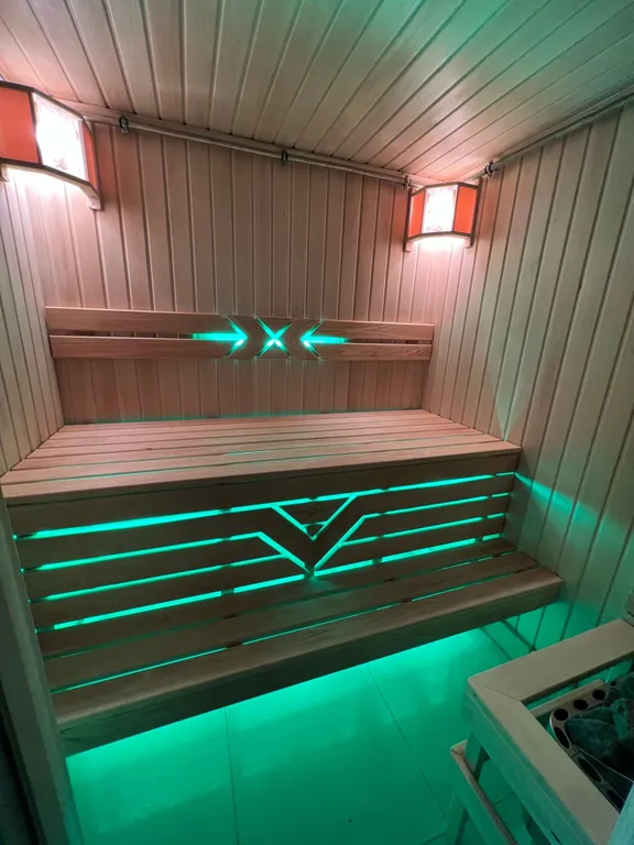 3-этажный уютный коттедж в тихом месте в пределах города