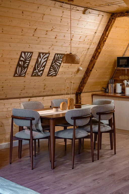 Двухэтажный A-frame домик у реки Гарабаши с видом на горы