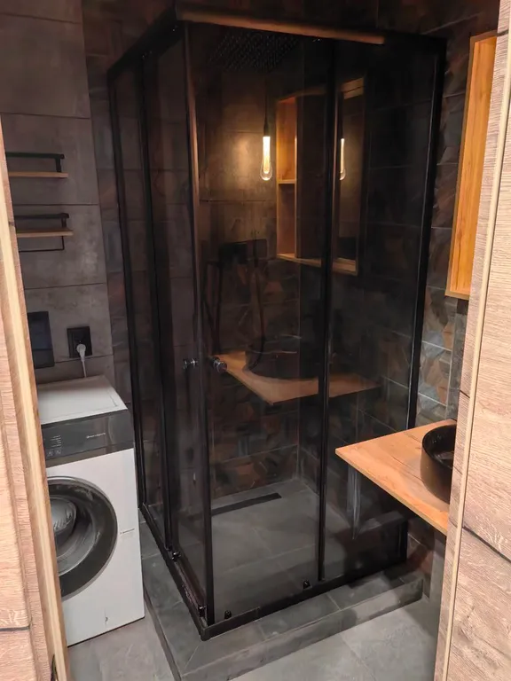 Красивая стильная и очень теплая студия в центре микрорайона выя