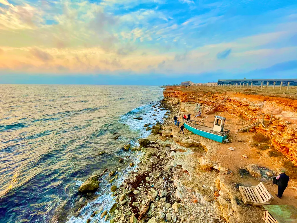 Квартира Квартира у моря, окна и балкон с видом на море и яхт-клуб — Севастополь