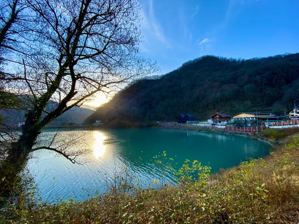 Дом Света с видом на горы в аутентичном пространстве Sunsvet