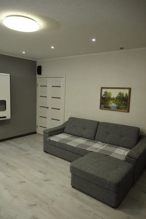 Двухкомнатная квартира Морозова 111/1