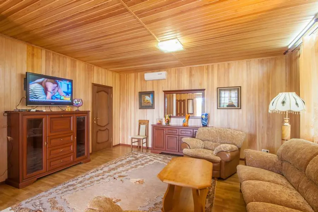 Усадьба с террасой у озера