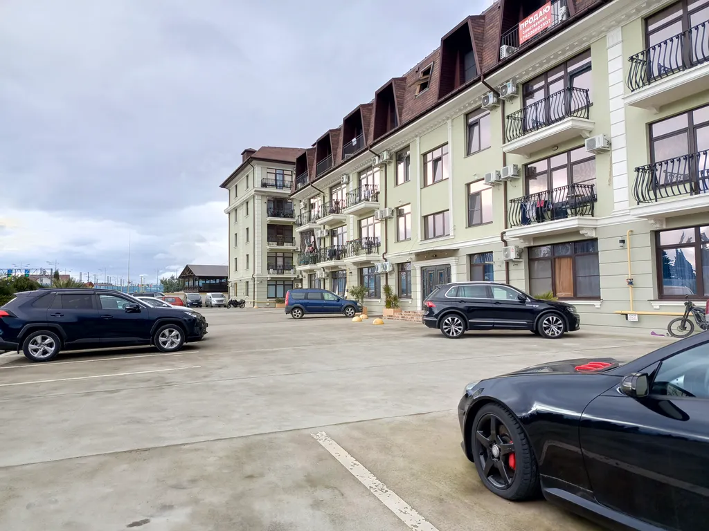 Студия с панорамным окном в Сириусе