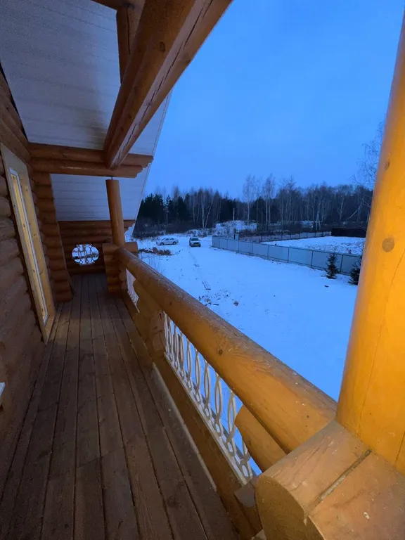 Большой коттедж на побережье озера Тосканка