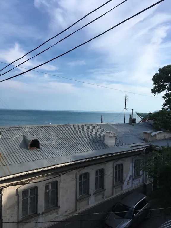 В центре у моря