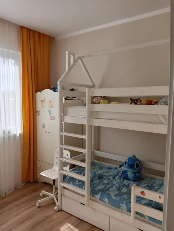 Дом с бассейном и террасой в коттеджном поселке