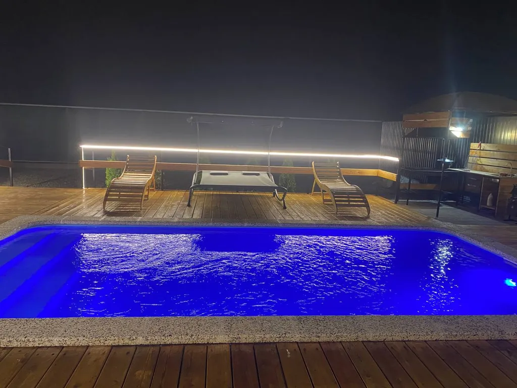 Деревянный домик Nur house с подогреваемым бассейном