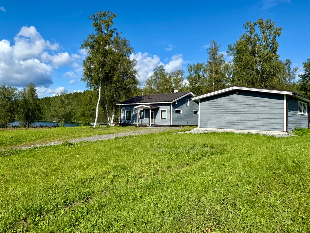 Домик с озером