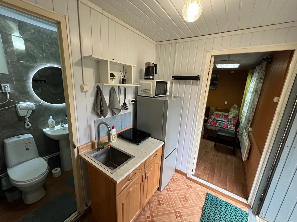 Двухкомнатный домик с видом на озеро