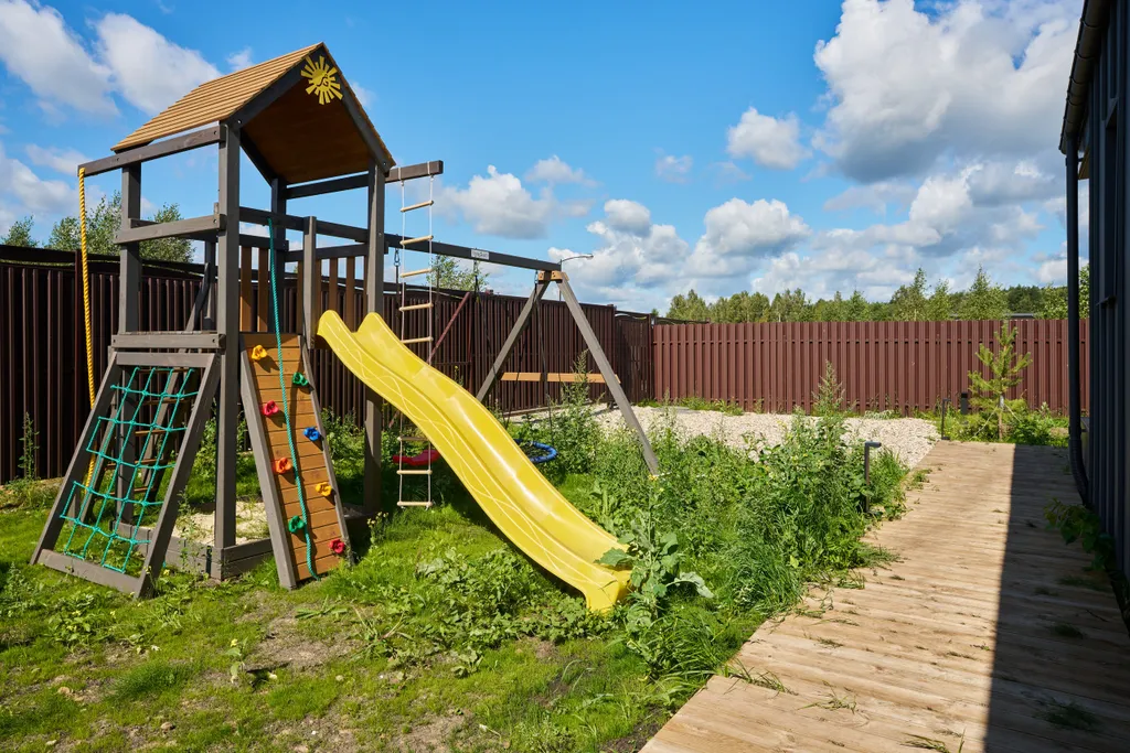 Просторный дом с сауной и камином в окружении леса и реки