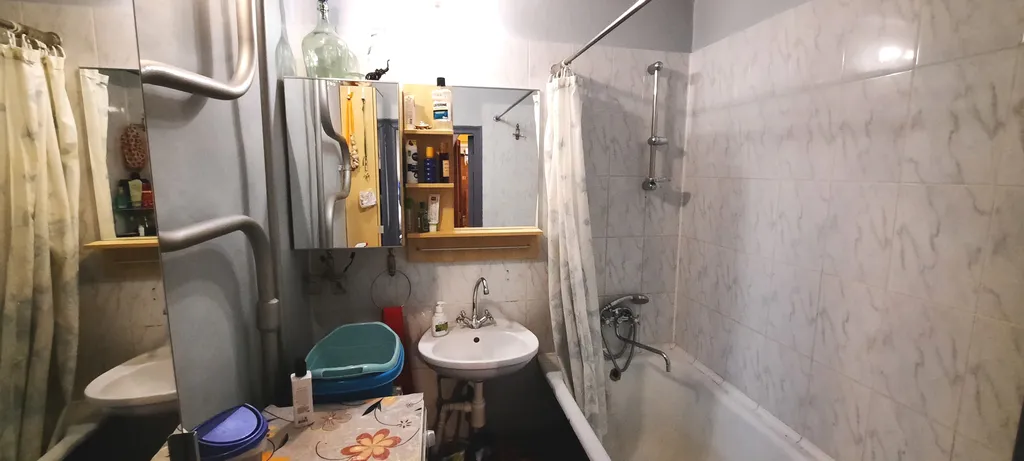 Просторная комната в винтажной квартире