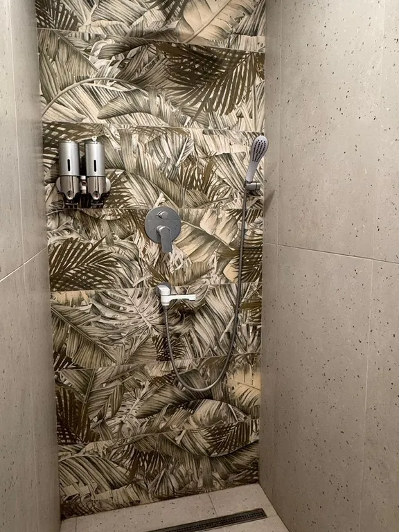 Большой зеленый дом до 6 чел с баней