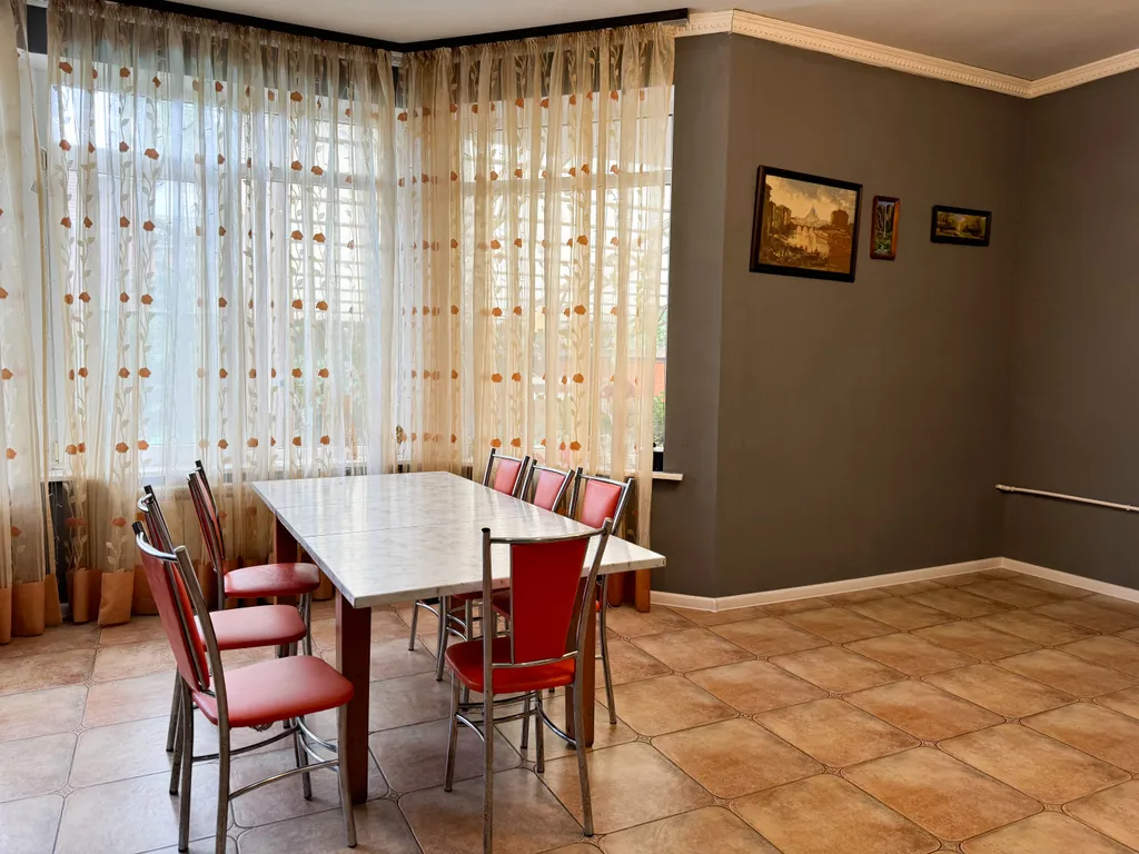 Дом с бассейном у парка Галицкого