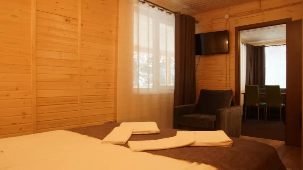 Коттедж Домик 6-местный — Архыз