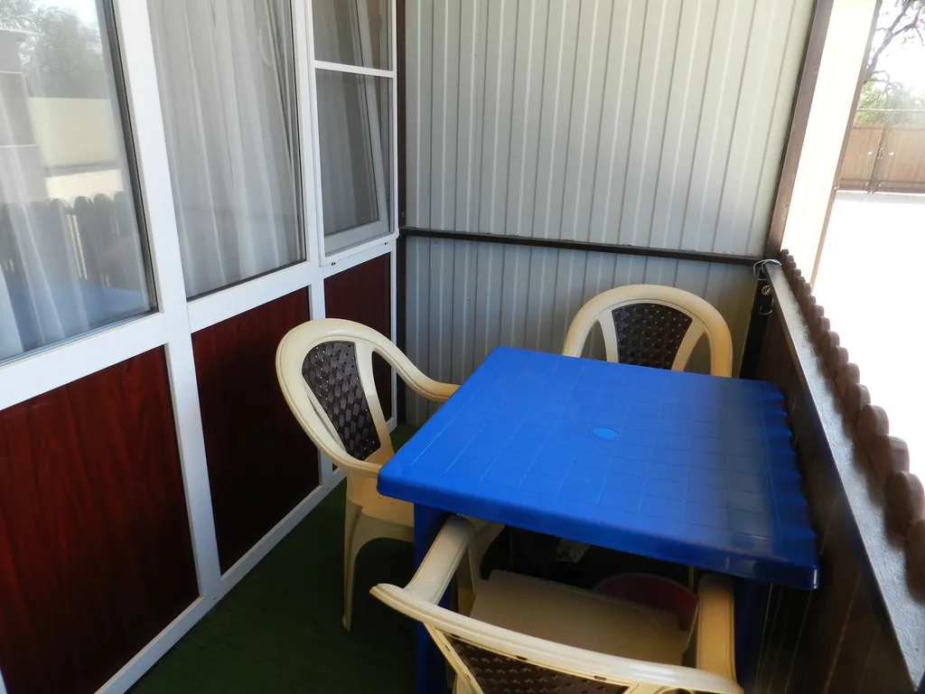 Уютная комната с видом на море