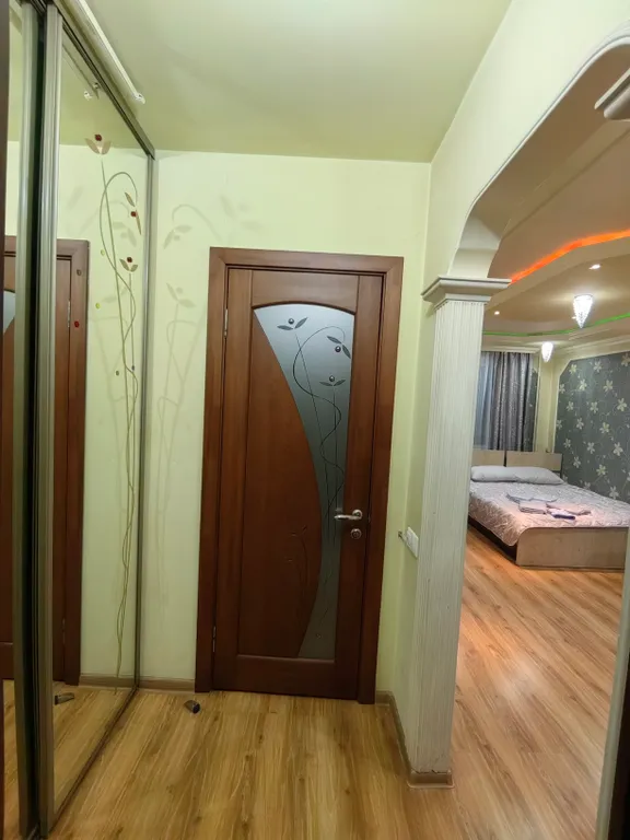 Квартира с отличным видом, душевой кабиной и балконом