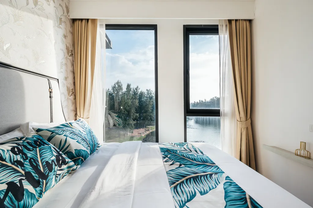 Просторные апартаменты в лагуне на Бангтао с видом на озеро и море