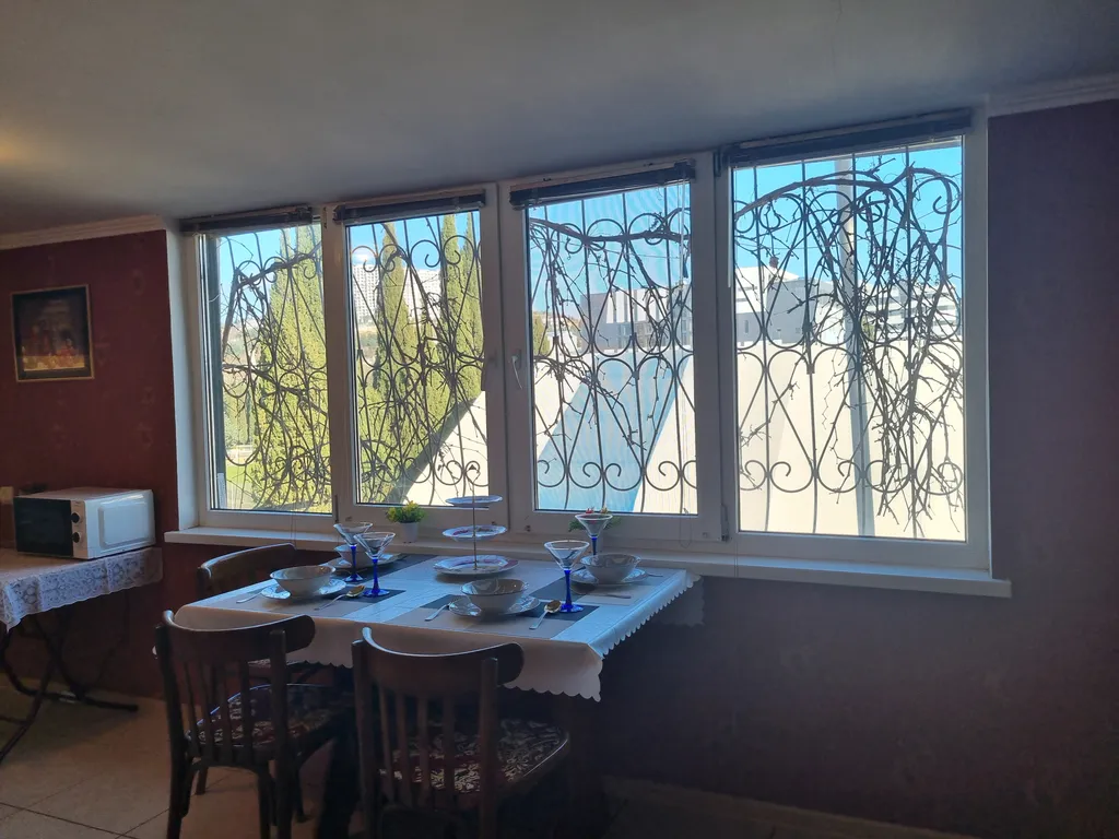 Пpocтоpнaя и уютная квартиpа в центре города