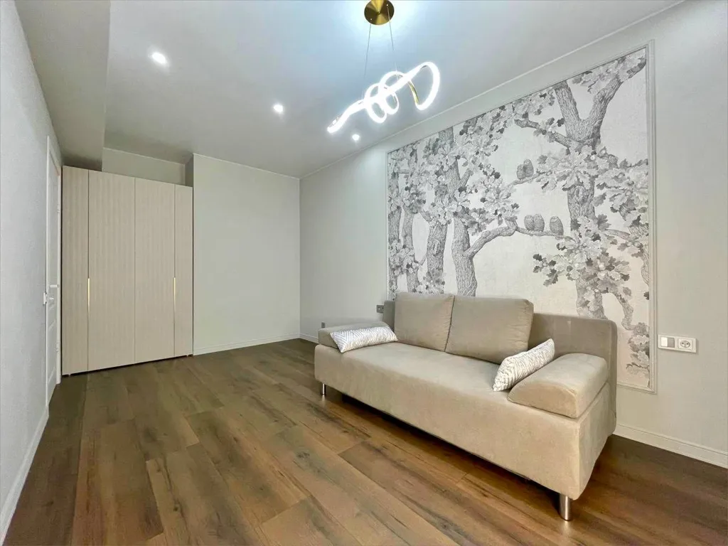 Квартира с панорамным окном в самом центре