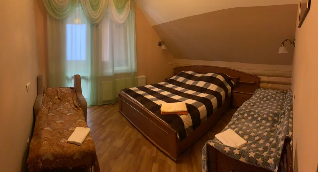 Дом в окружении леса