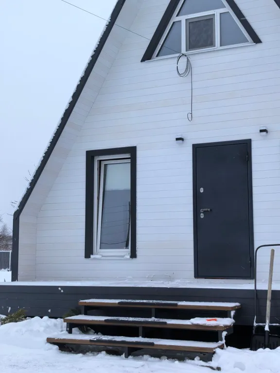 Современный треугольный эко дом