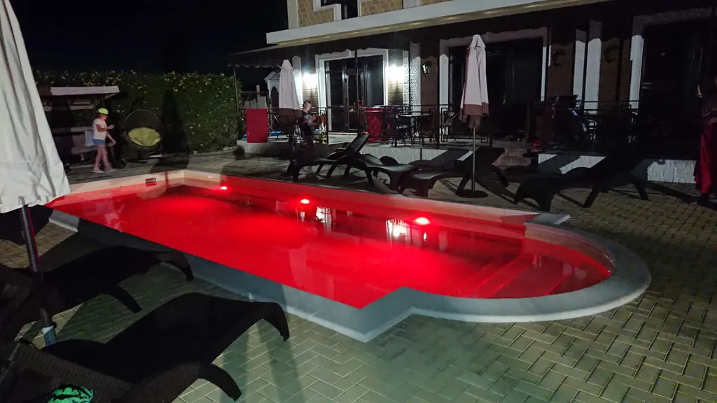 Апартаменты с видом на бассейн