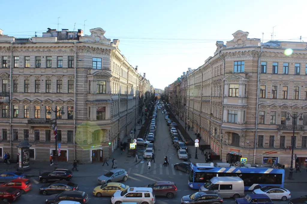 Студия с камином