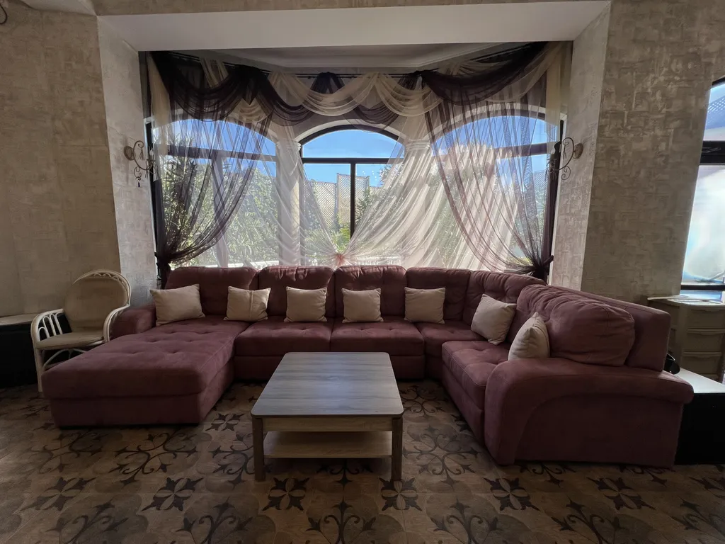 Дом в 5 минутах от набережной Ялты с бассейном и сауной