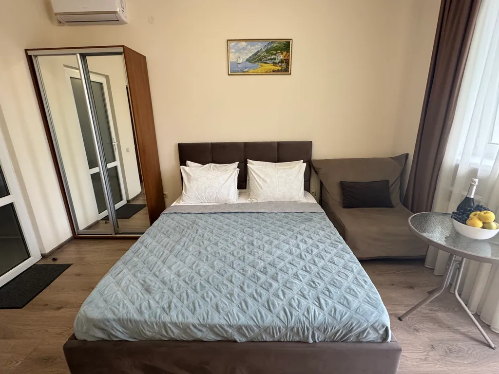 Квартира Без балкона трехместная комната- комфорт — Севастополь